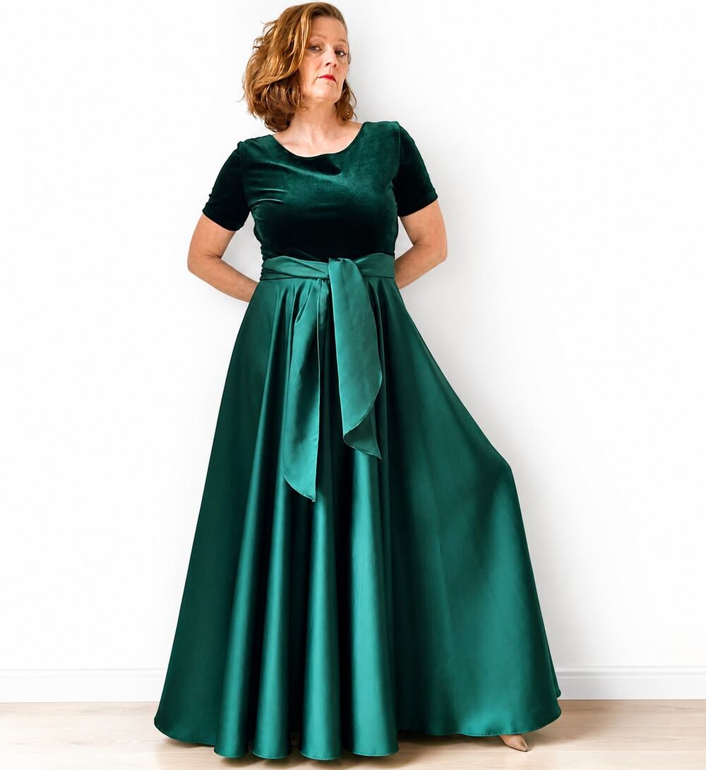 Vintage 90s Emerald Green Formal Gown Size 10 Princess Ball gown Glamorous